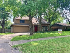 Building Photo - AVAILABLE NOW! Updated 3 Bed/2.5 Bath, 2 Car Garage - Close to Purdue & West Laf. Schools