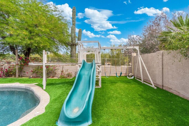 Building Photo - 5404 E Lonesome Trail