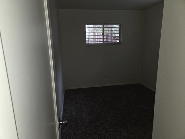 Building Photo - LO808-Sarver