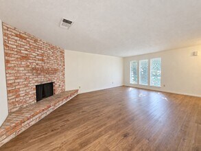 Building Photo - 6519 La Violetta Dr