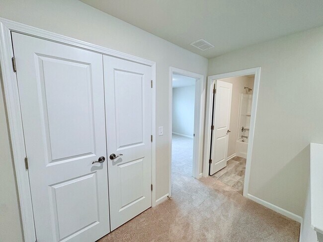 Building Photo - 137 Somerset Ln