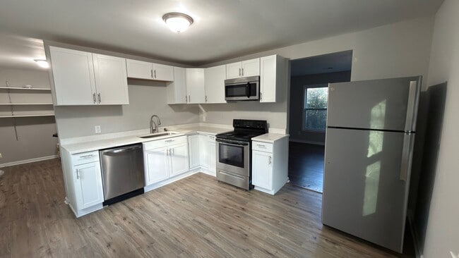 Building Photo - 2900 Edsel Pl