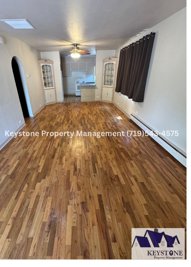 Building Photo - Beautifully Renovated 2+ Bedroom Plus / 1 ...