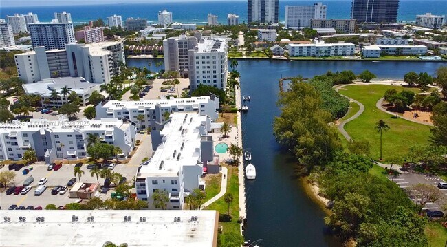 Primary Photo - 2840 NE 14th Street Causeway