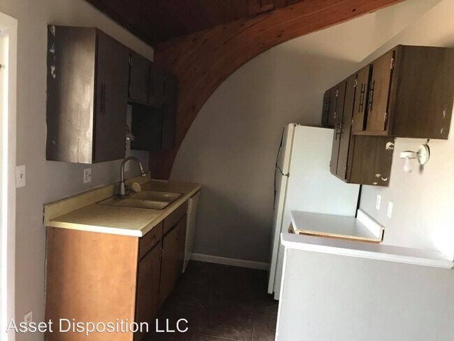 Building Photo - 7000 N Wade School Rd