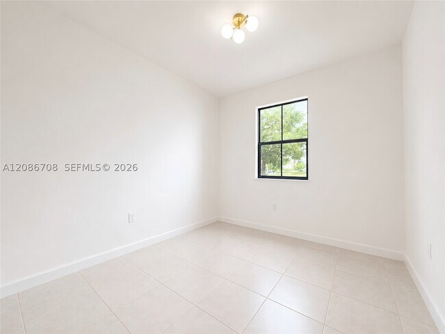 Building Photo - 3448 W 110th St