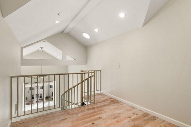 Building Photo - Penthouse 1BR + Loft w/ Bonus Room | 2 Baths | Laundry | 2 Parking | Walk to Balboa Park