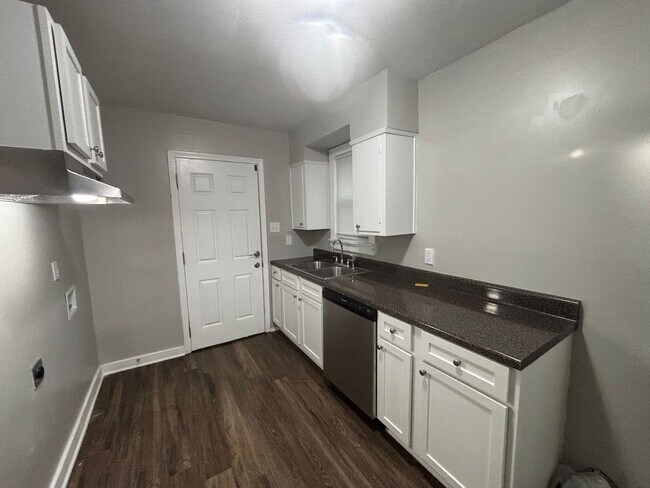 Building Photo - 1523 Oberle Ave