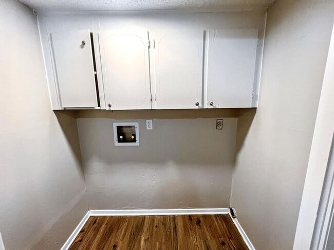 Building Photo - 8917 Tanya Dr