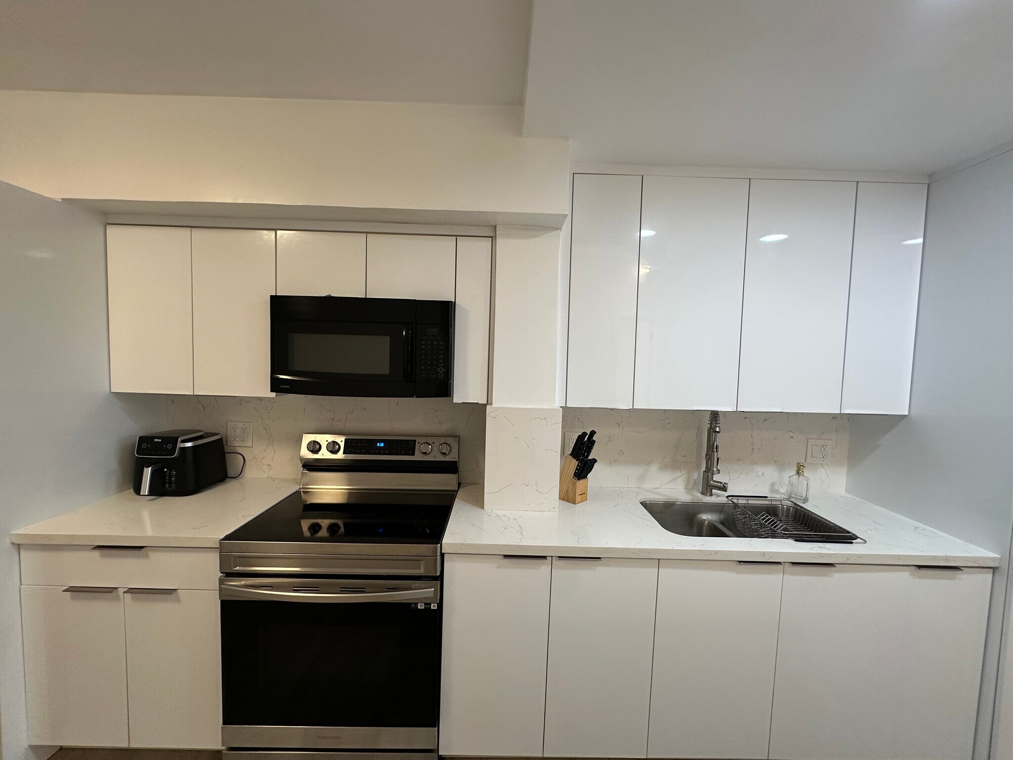 Building Photo - 10900 SW 104th St