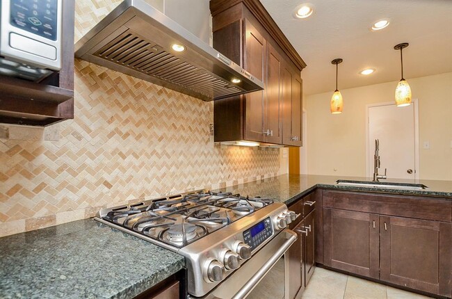 Building Photo - 2731 River Birch Dr