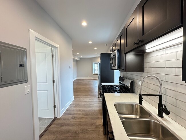 Building Photo - 4411 N Kimball Ave