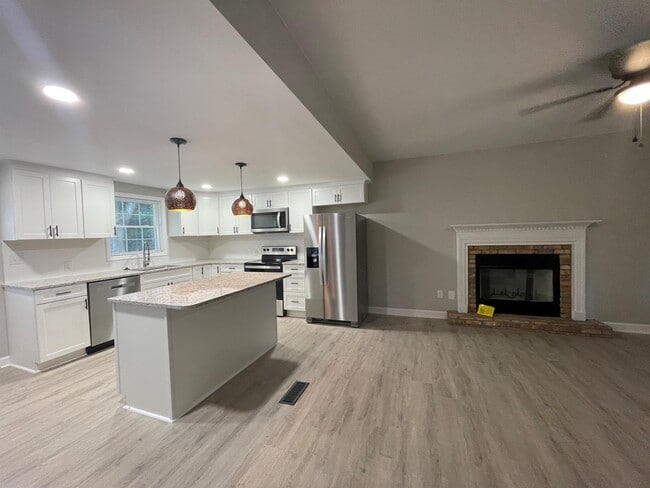 Building Photo - 5656 Racin Dr