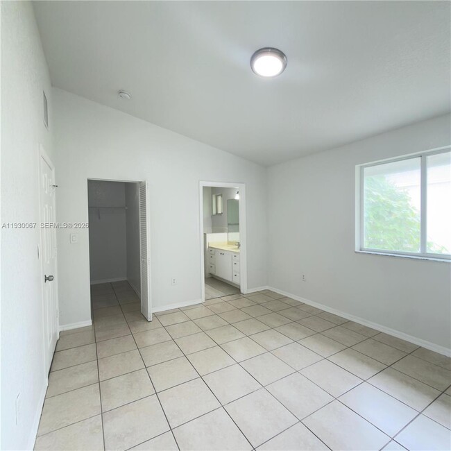 Building Photo - 1692 SE 9th Ave