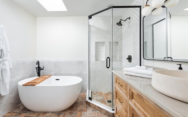 Building Photo - 2237 E Hillery Dr