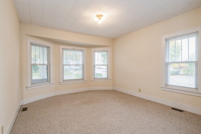 Building Photo - 102 Park Pl