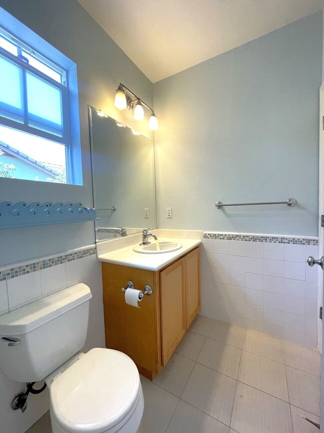 Building Photo - Stunning 3 Bedroom 2.5 Bath Town Home in p...