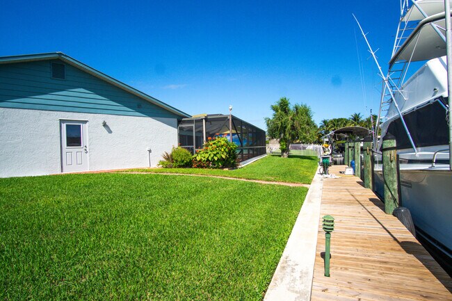 Building Photo - 1360 SW Albatross Way