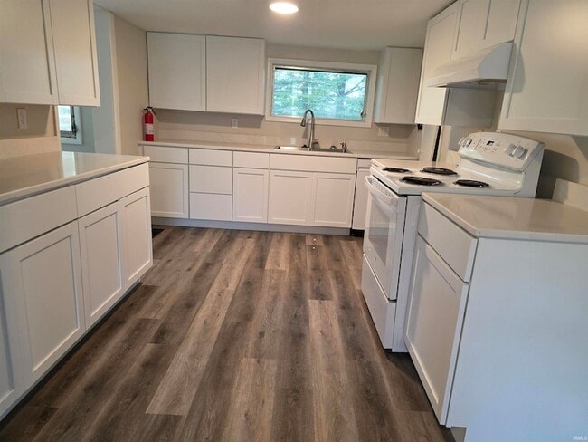 Building Photo - 921 W Gourley Pike