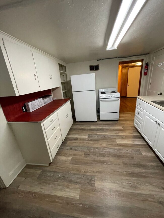 Building Photo - MM1938