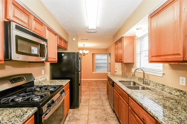 Building Photo - 14815 Oak Pines Dr