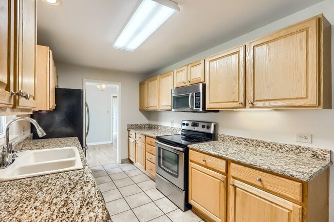 Building Photo - 2 Bedroom single family home in Denver