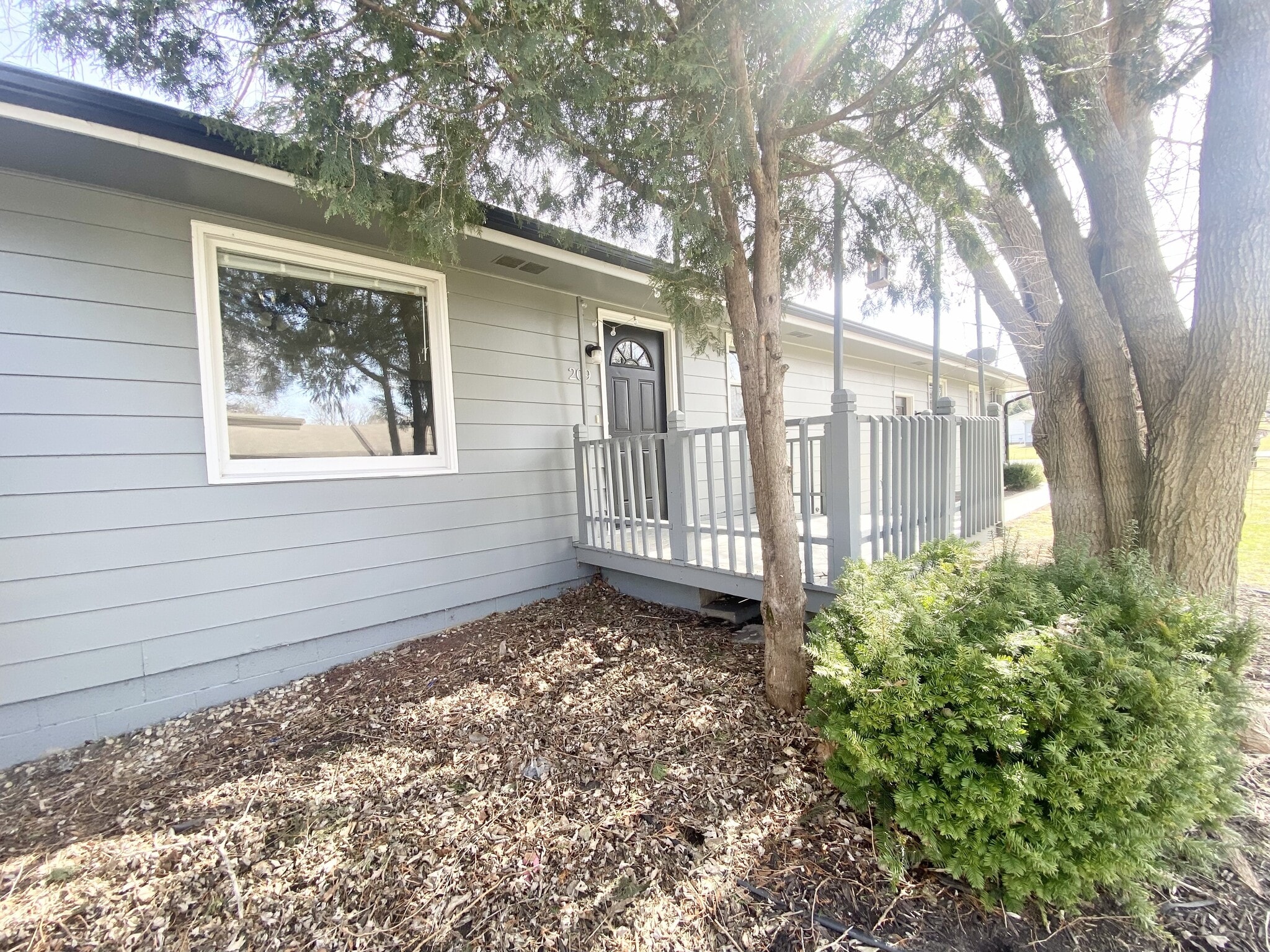 Building Photo - 209 S 1st St