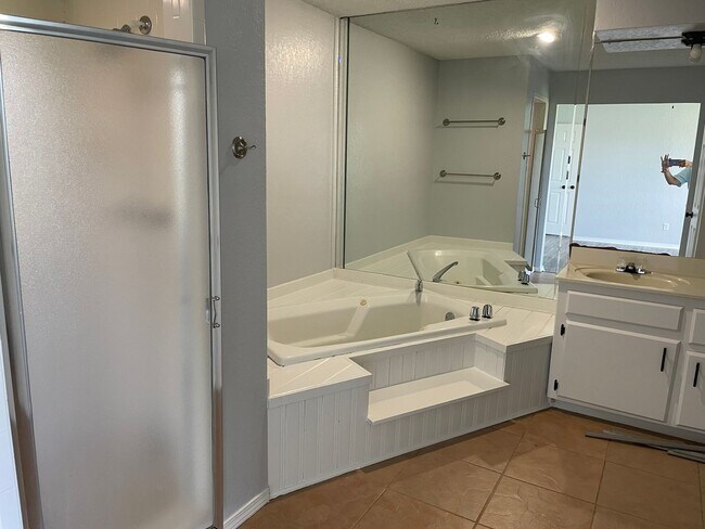 Building Photo - Completely remodeled and ready for move in...