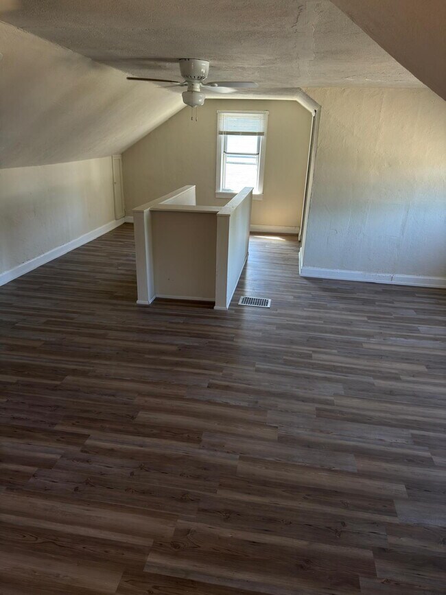 Building Photo - Cozy & Functional Living in St. Louis – 4-...