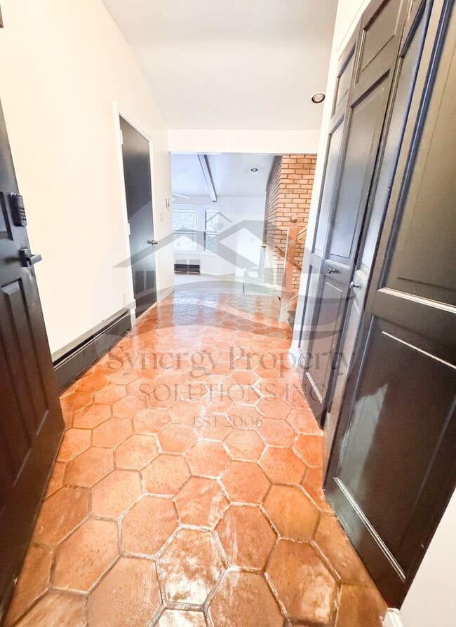 Building Photo - Lexington Schools Split Level