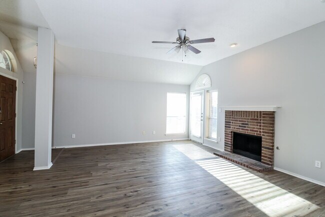 Building Photo - 2920 Oakshire St