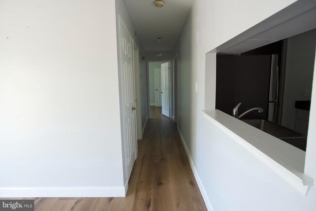 Building Photo - 206 Hickory Ct