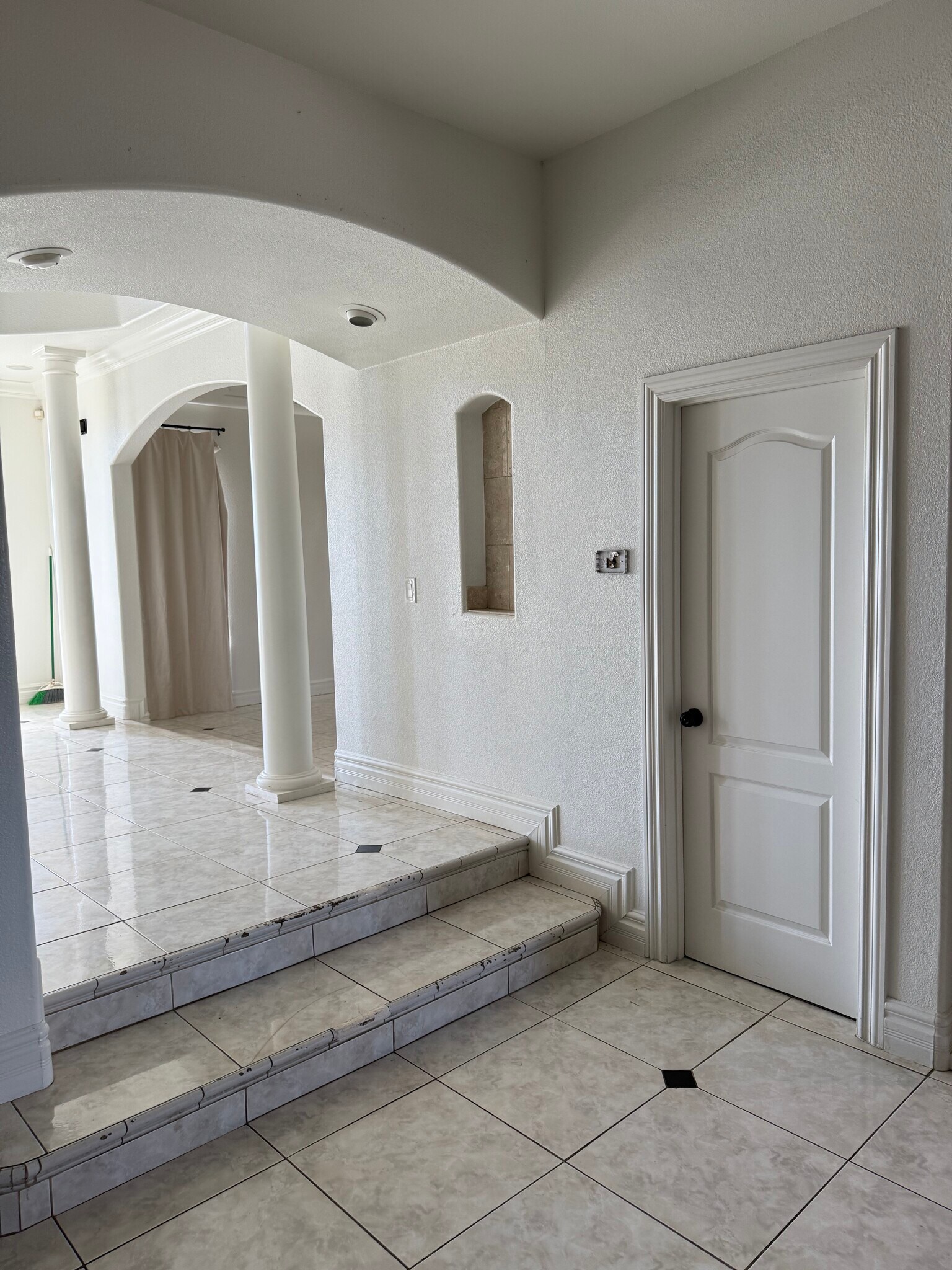 Building Photo - 31195 Lone Tree Rd