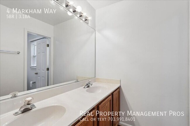 Building Photo - 4 Markham Way