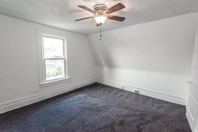 Building Photo - Stunning 5 bedroom home in Brookline available May 1!