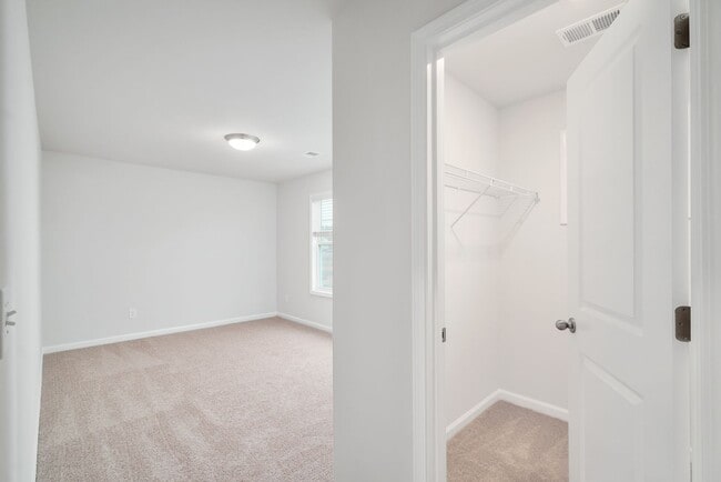 Building Photo - 775 Justify Lp