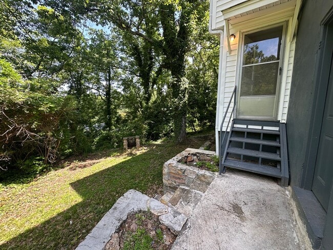 Building Photo - 1604 McCall Dr