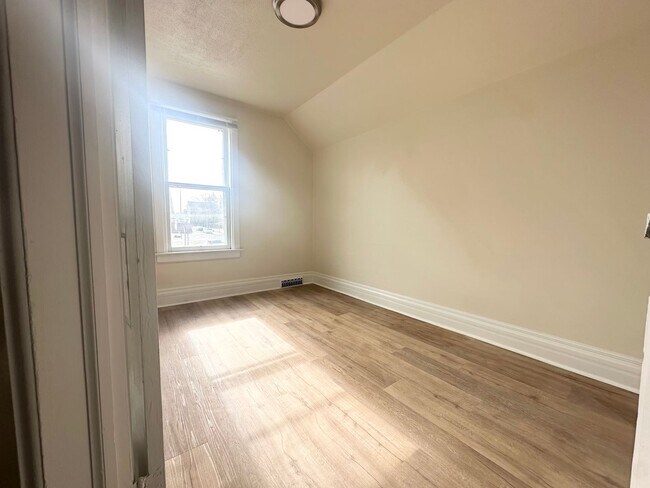 Building Photo - 1201 S 15th St