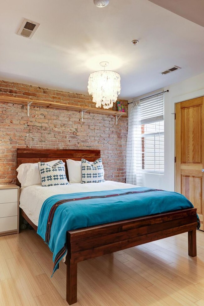 Building Photo - Updated  and Open Plan One Bed/One Bath 16...