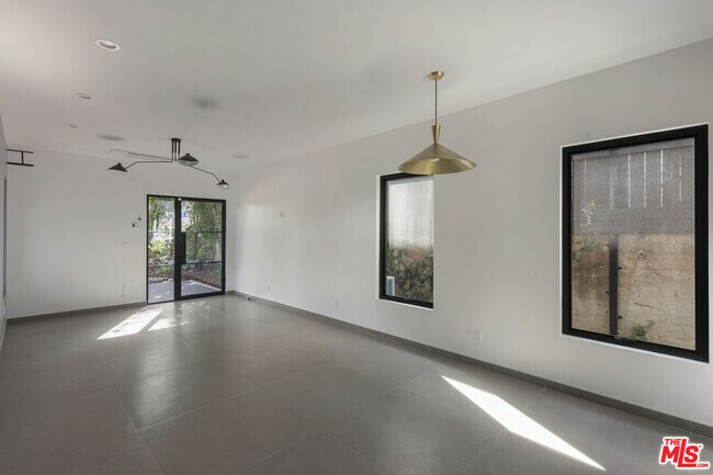 Building Photo - 2287 Baxter St