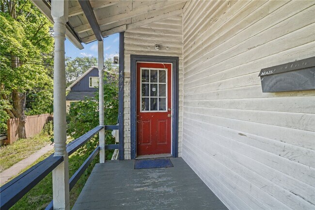Building Photo - 407 S Aurora St