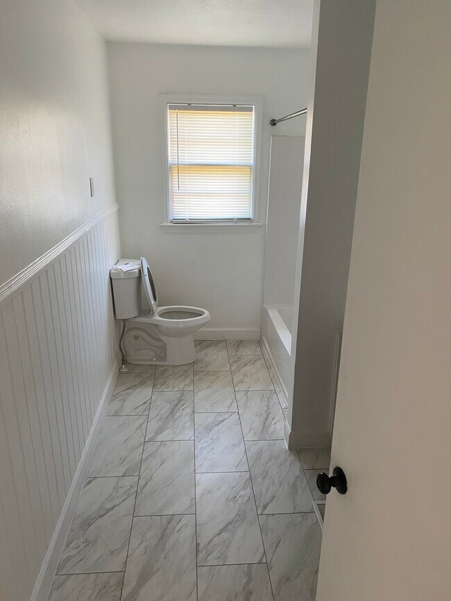 Building Photo - 552 Leesville Rd