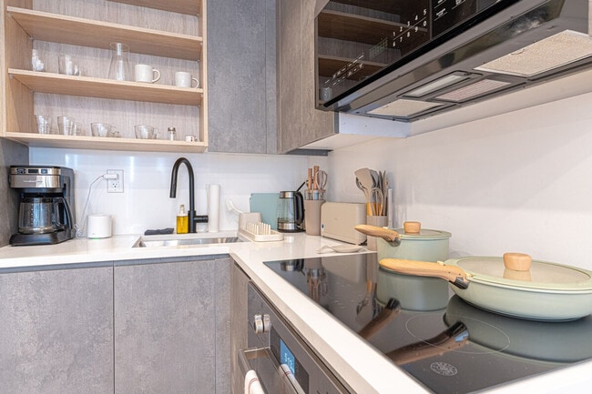 Building Photo - 625 Wilson Ave