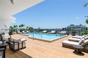 Building Photo - 9901 W Bay Harbor Dr