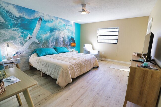 Building Photo - Seasonal Short-term 2-Bedroom 2-Bathroonm Condo located at Mission Lakes!