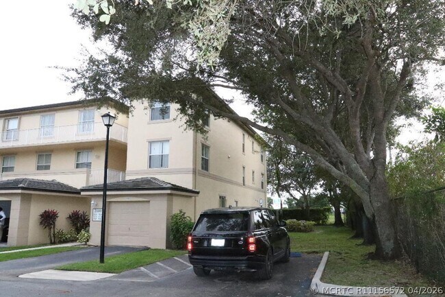 Building Photo - 2100 Greenview Shores Blvd