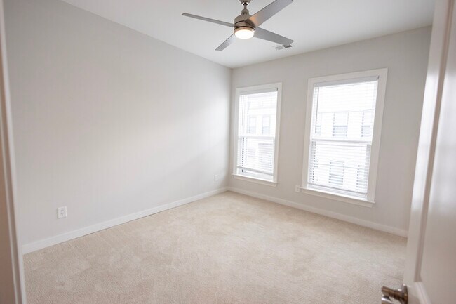Building Photo - 2110 Holtz Ln