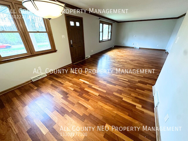Building Photo - 3-bedroom available in Poland, OH!