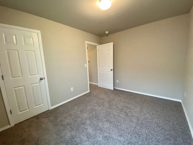Building Photo - 4101 Siena Rdg Blvd