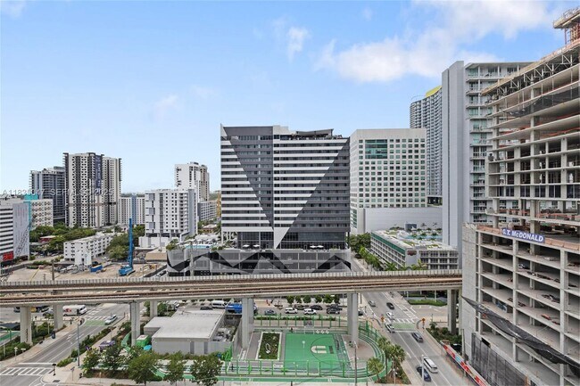 Building Photo - 88 SW 7th St